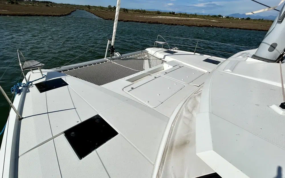 slider 30 Fountaine Pajot Astrea 42