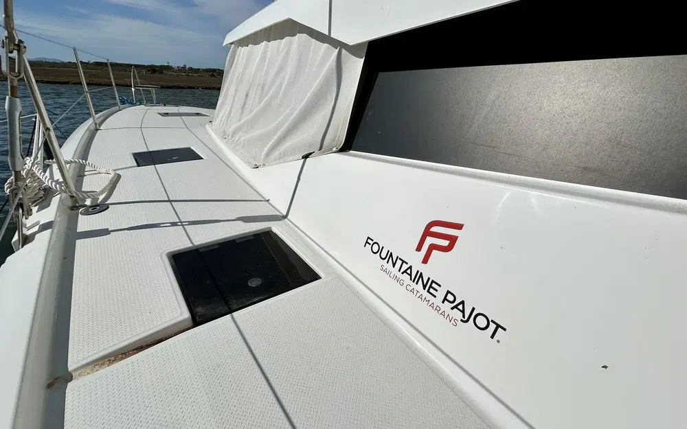 slider 31 Fountaine Pajot Astrea 42