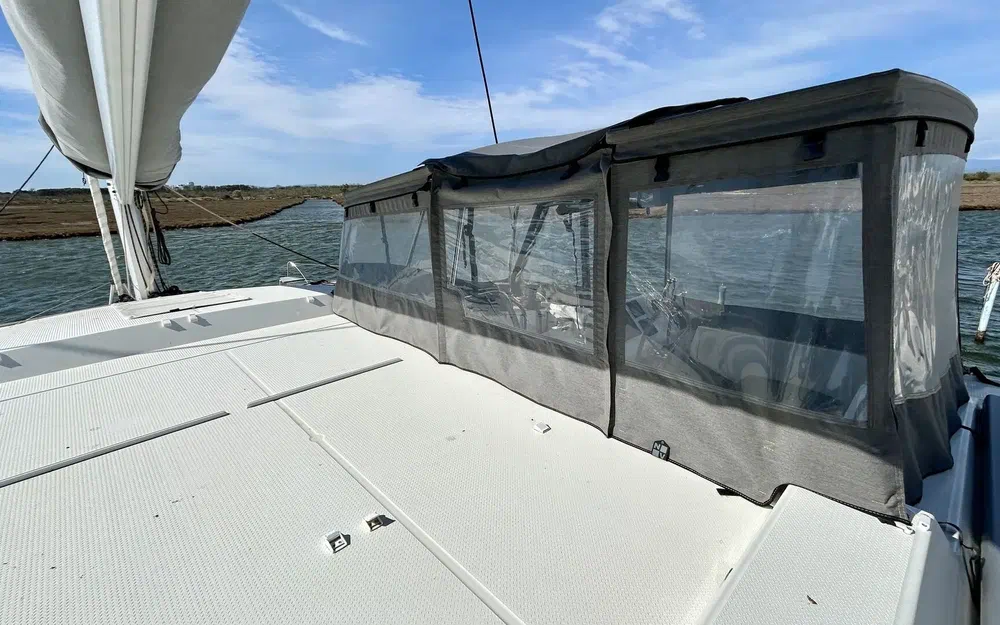 slider 32 Fountaine Pajot Astrea 42