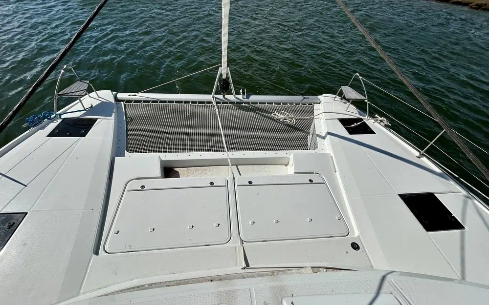 slider 33 Fountaine Pajot Astrea 42