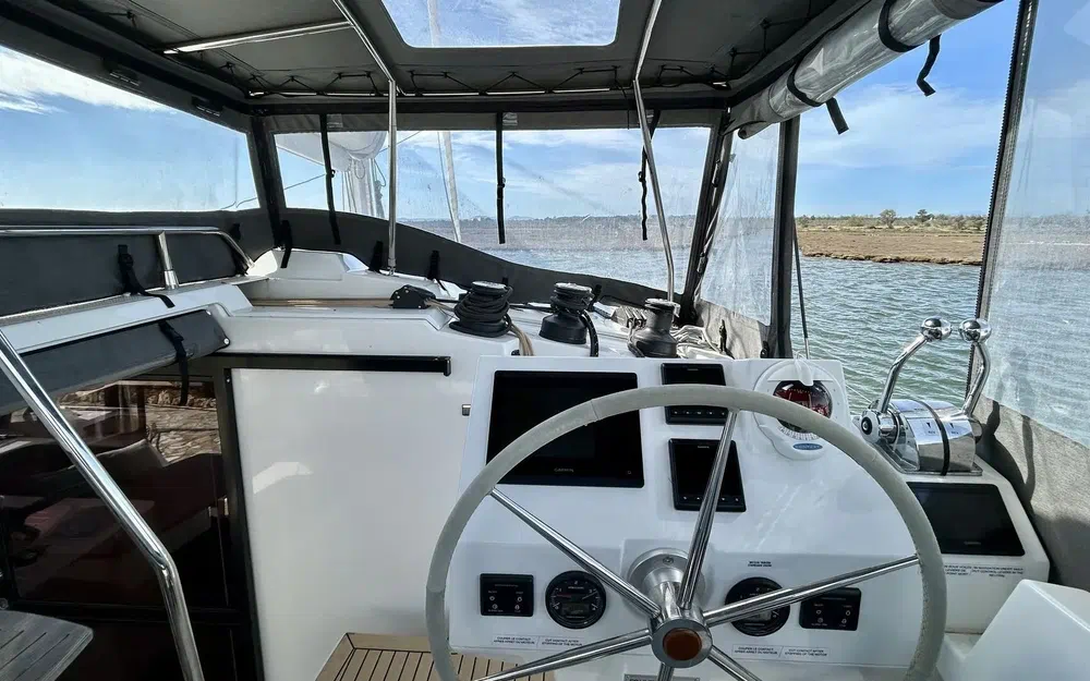 slider 3 Fountaine Pajot Astrea 42