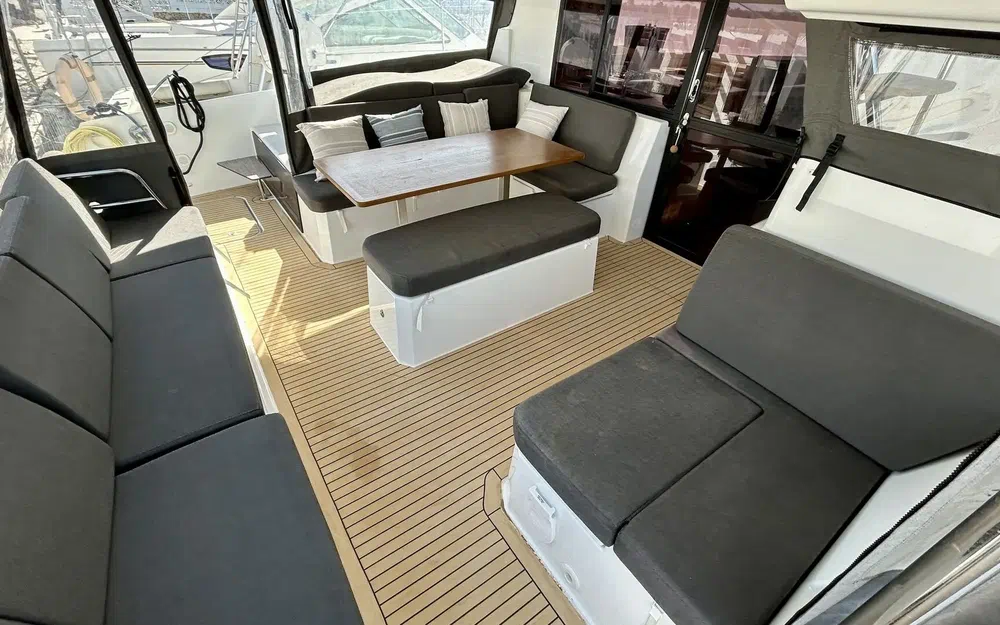 slider 4 Fountaine Pajot Astrea 42