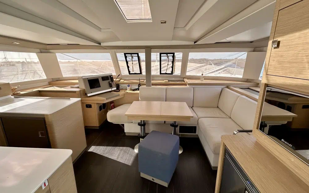 slider 7 Fountaine Pajot Astrea 42