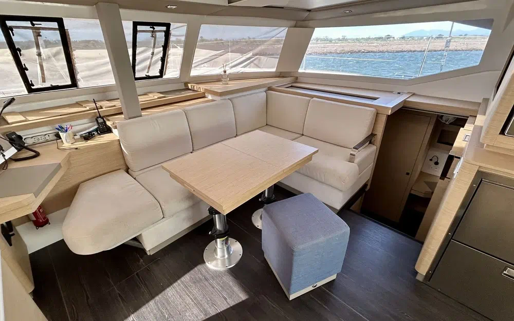 slider 8 Fountaine Pajot Astrea 42