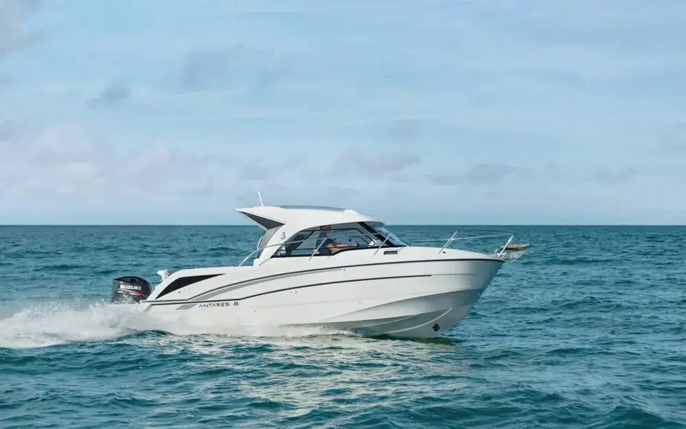 slider 0 Beneteau Antares 8 OB