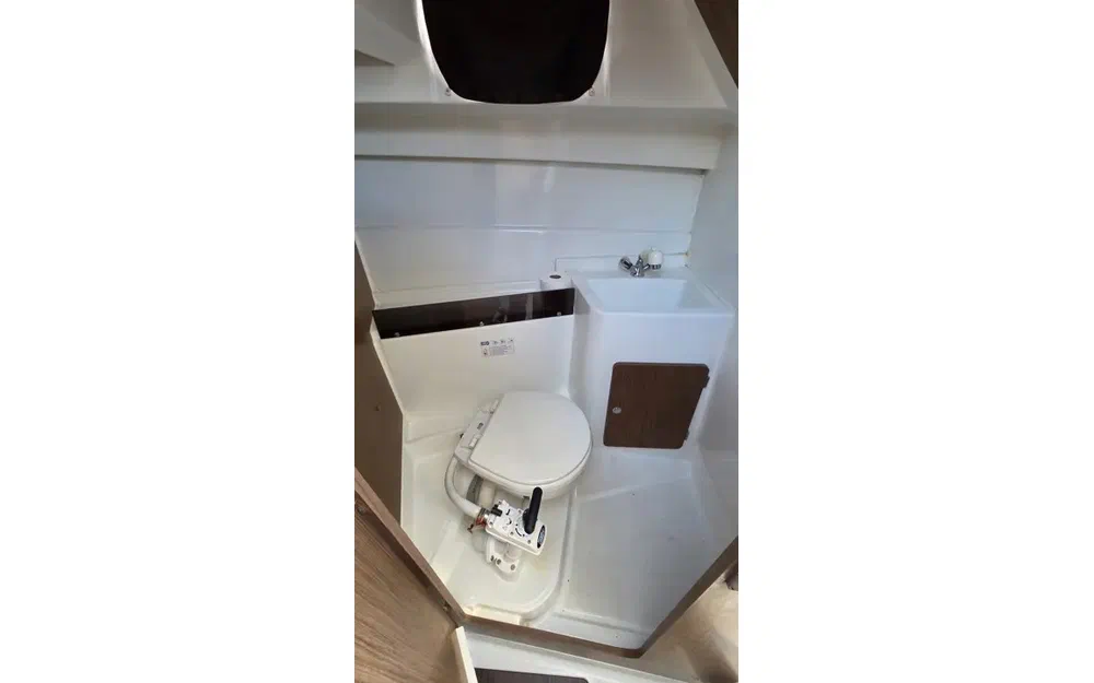 slider 12 Beneteau Antares 8 OB