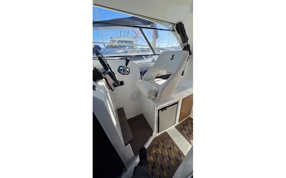 slider 17 Beneteau Antares 8 OB