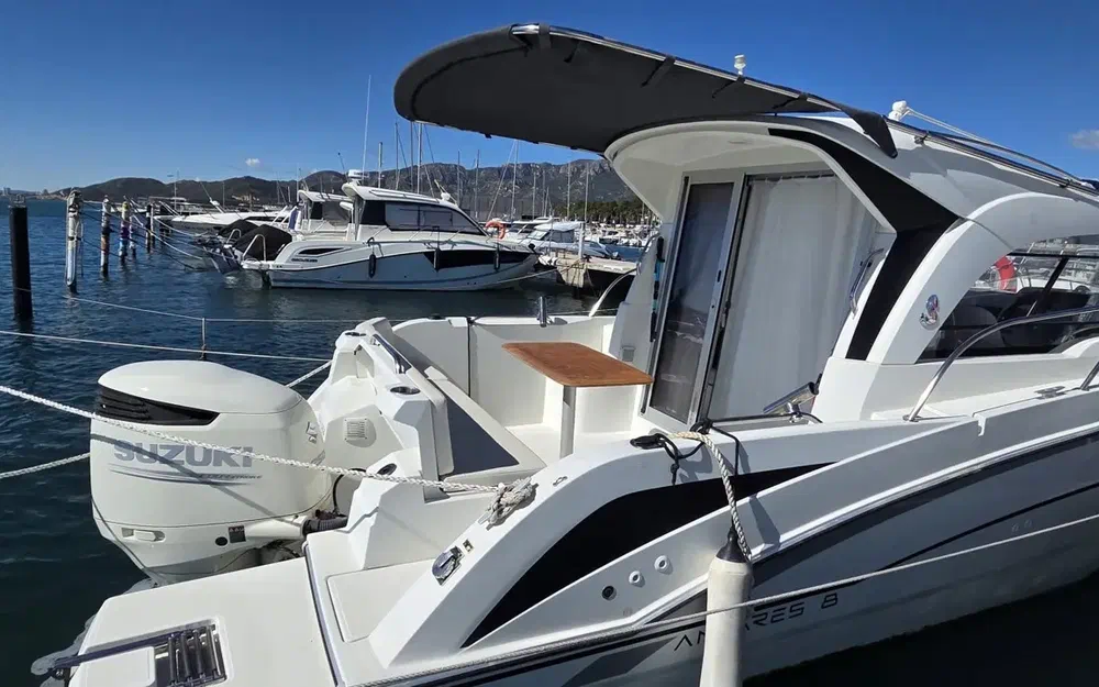 slider 1 Beneteau Antares 8 OB