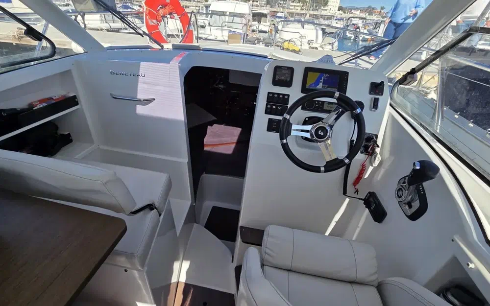 slider 7 Beneteau Antares 8 OB