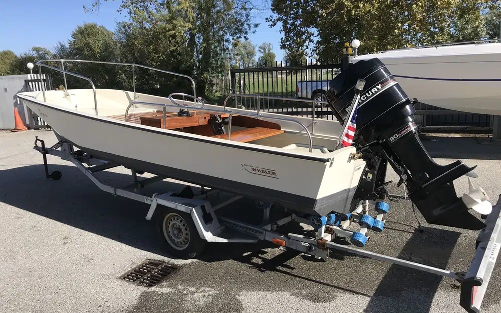 slider 0 Boston Whaler 17