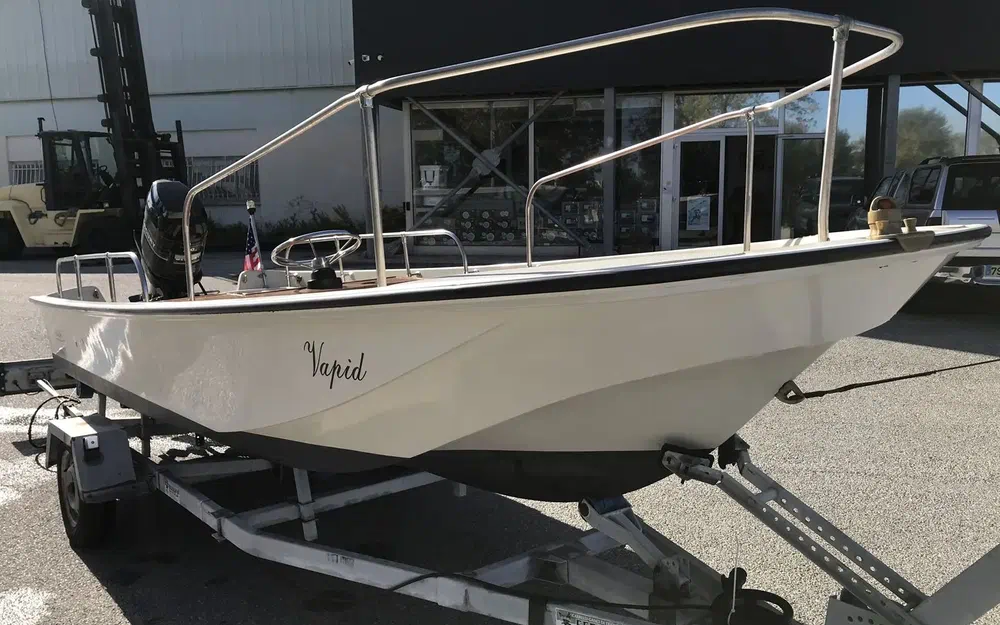 slider 11 Boston Whaler 17