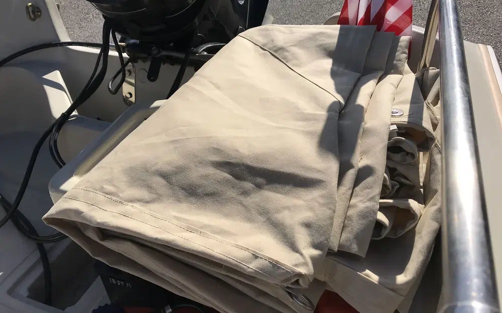 slider 19 Boston Whaler 17