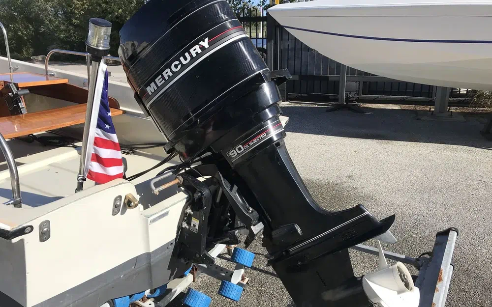 slider 2 Boston Whaler 17