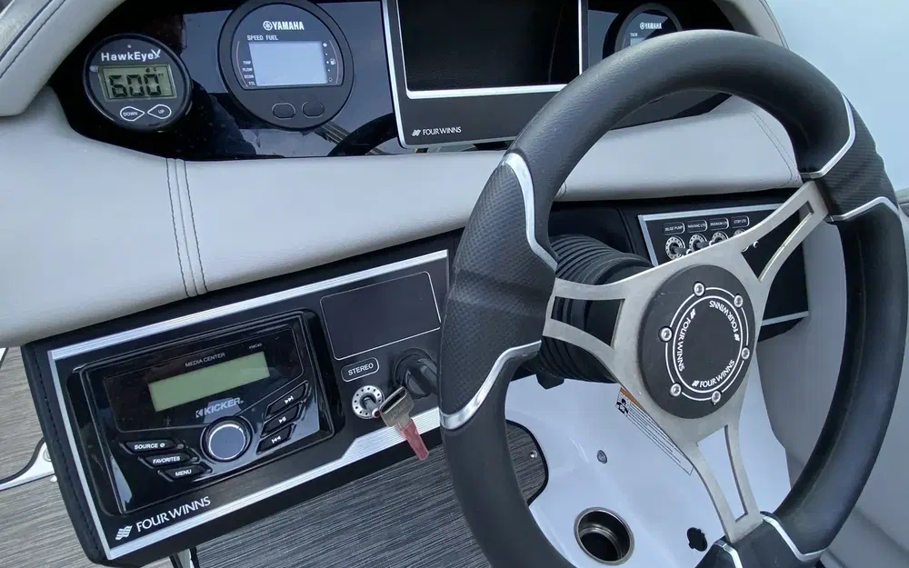 slider 7 Four Winns HD8 OB