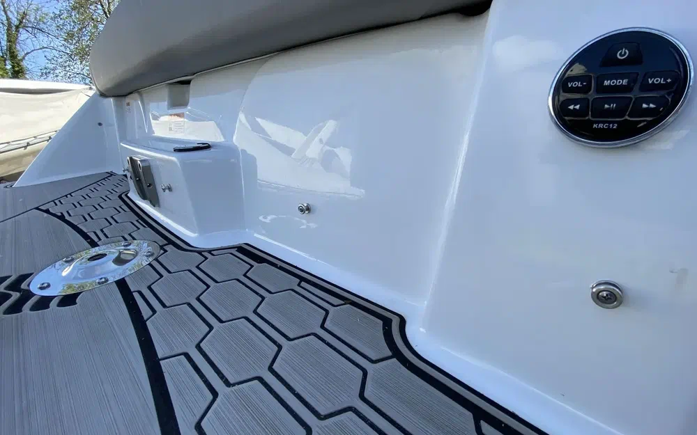 slider 13 Four Winns HD8