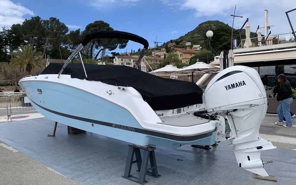 slider 1 Four Winns HD8