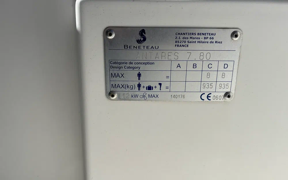 slider 7 Beneteau Antares 780 HB