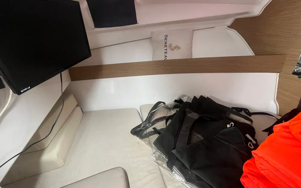 slider 27 Beneteau Antares 780 HB