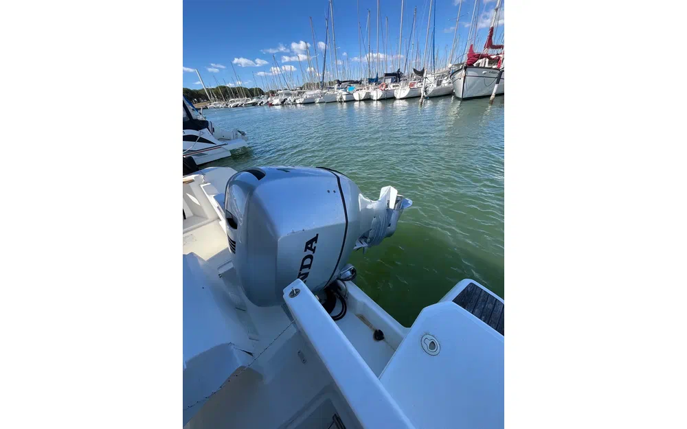 slider 3 Beneteau Antares 780 HB