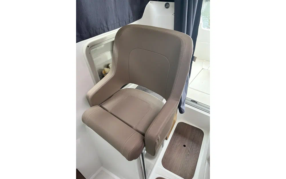 slider 34 Beneteau Antares 780 HB