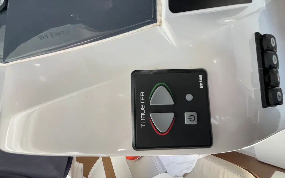 slider 6 Beneteau Antares 780 HB