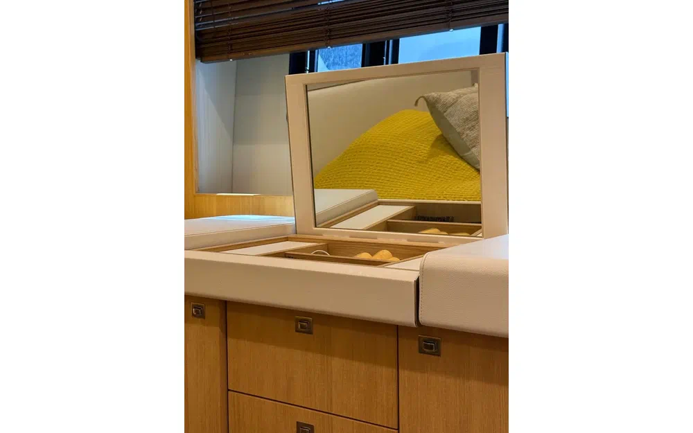 slider 11 Princess V62