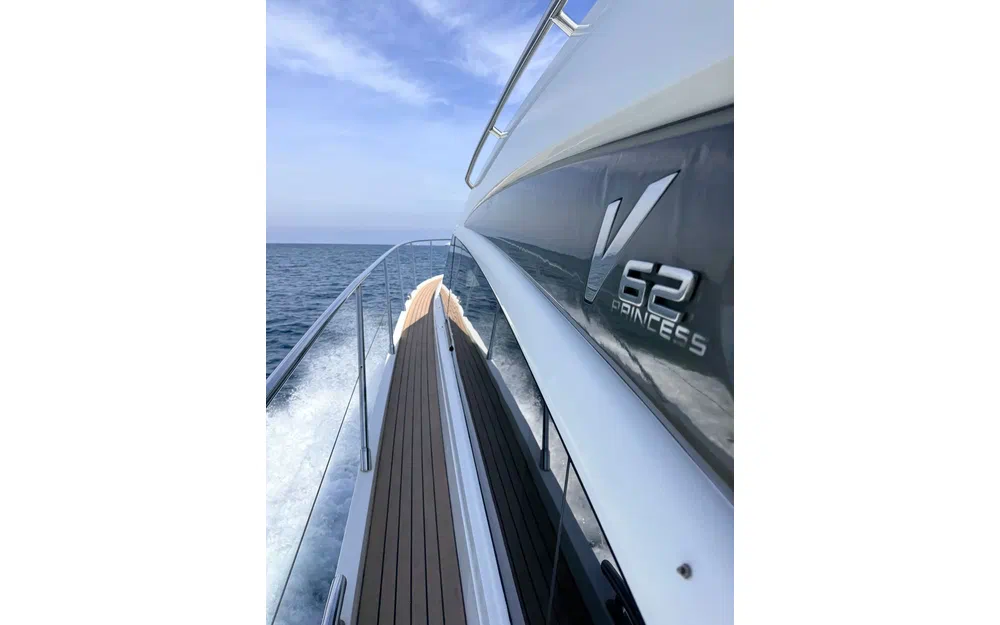 slider 1 Princess V62