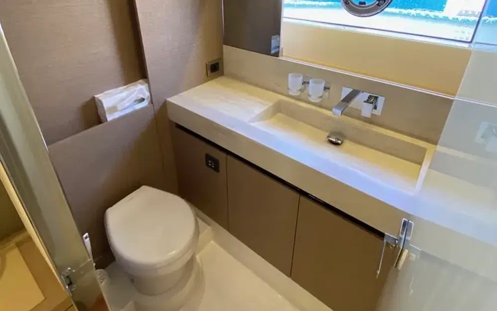 slider 19 Jeanneau Prestige 680