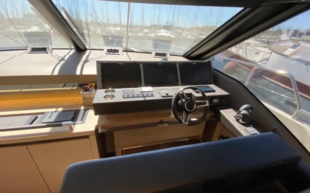 slider 24 Jeanneau Prestige 680