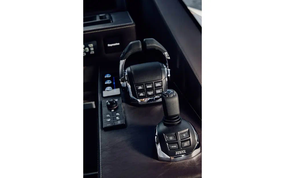 slider 33 Jeanneau Prestige 680