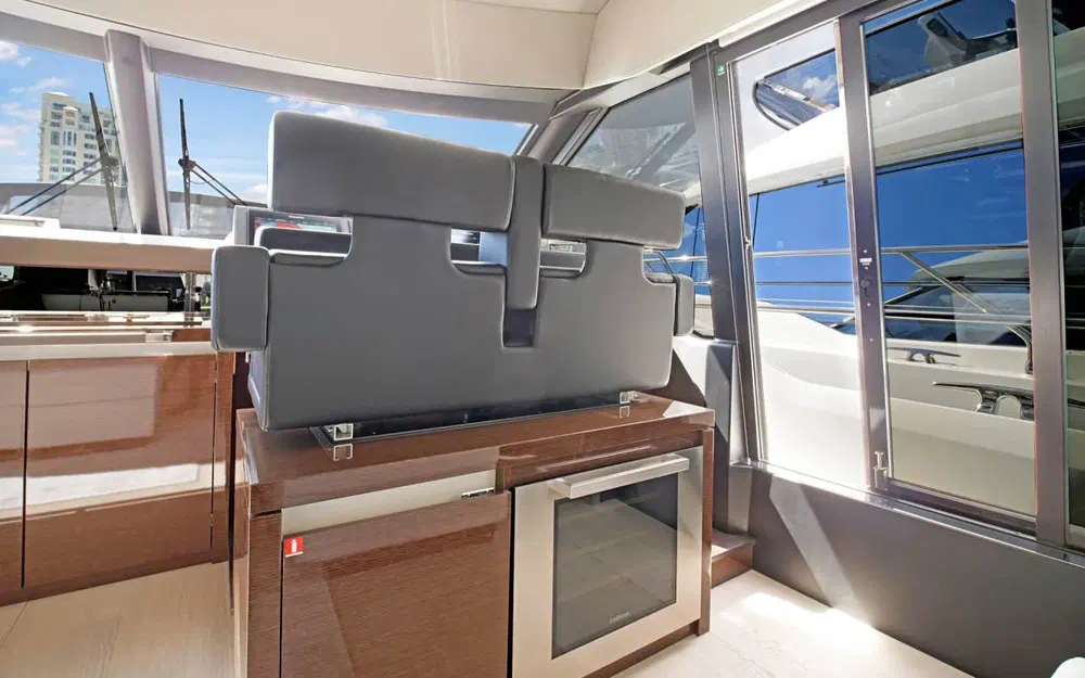 slider 9 Jeanneau Prestige 680