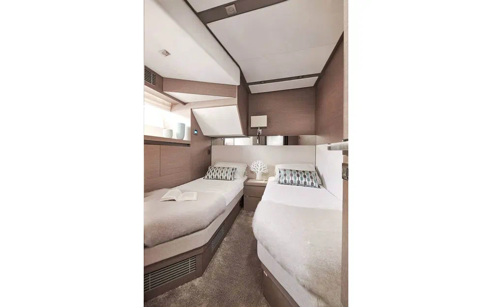 slider 16 Jeanneau Prestige 680