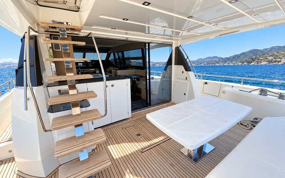 slider 5 Jeanneau Prestige 680