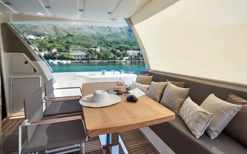 slider 8 Jeanneau Prestige 680