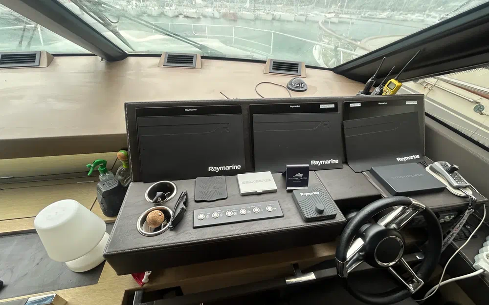 slider 35 Jeanneau Prestige 680