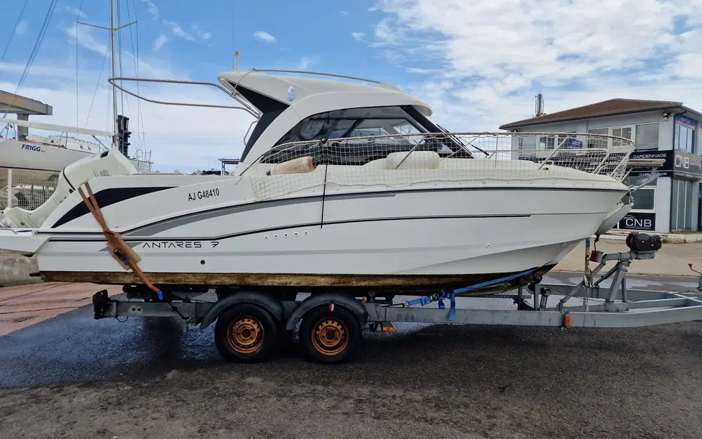 slider 4 Beneteau ANTARES 7 OB