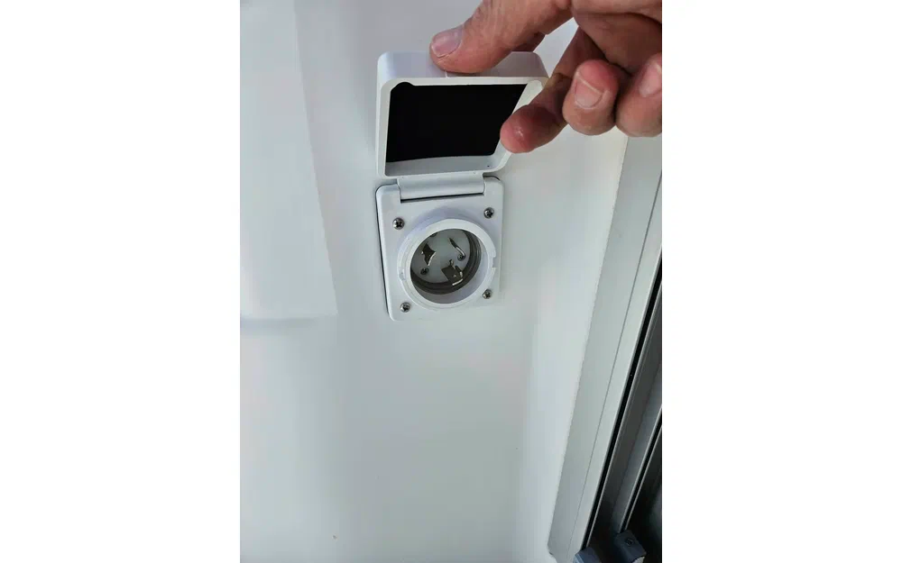 slider 24 Beneteau Antares 680 HB