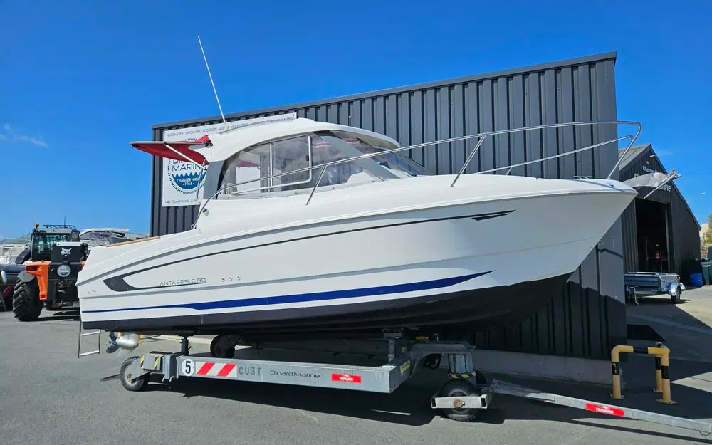 slider 30 Beneteau Antares 680 HB