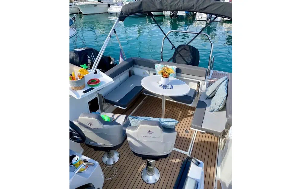 slider 6 Jeanneau CAP CAMARAT 7.5 WA SERIE 3