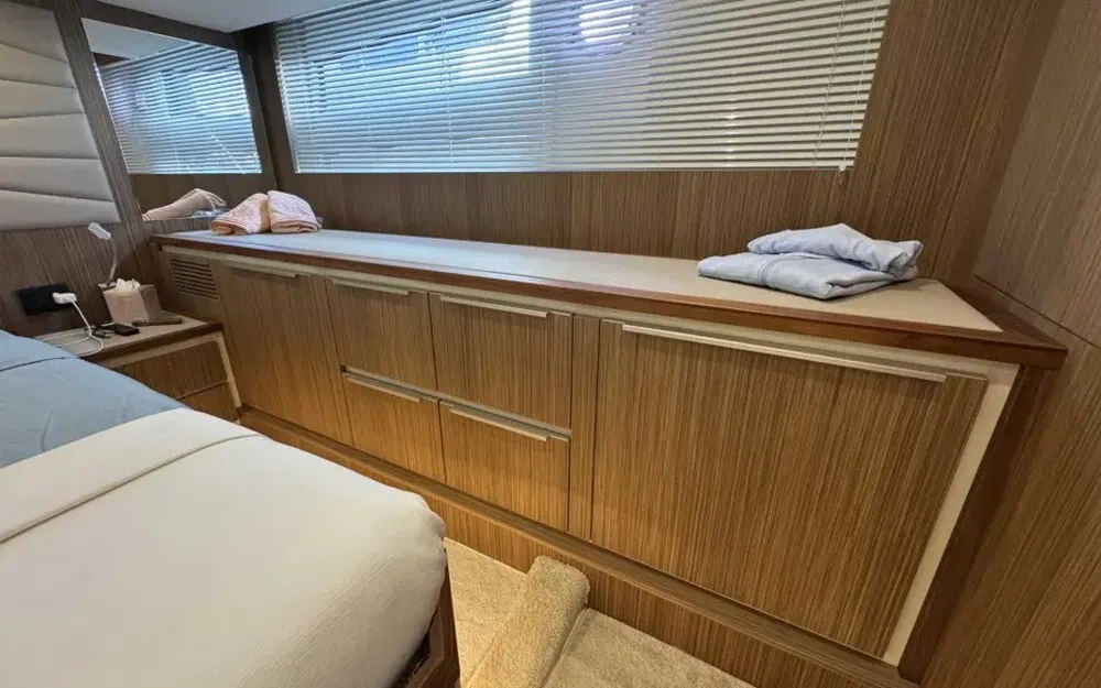 slider 17 Cayman F520