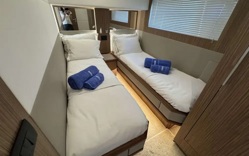 slider 19 Cayman F520