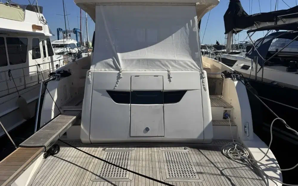 slider 2 Cayman F520