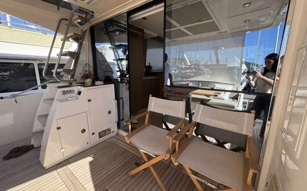 slider 3 Cayman F520