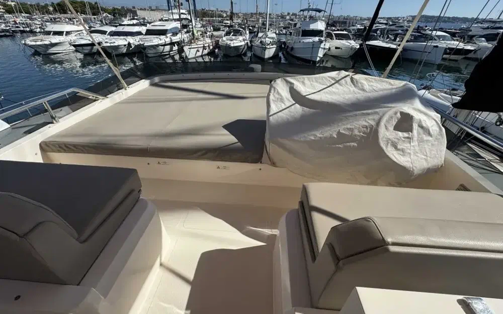 slider 7 Cayman F520