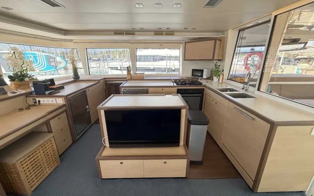 slider 12 Lagoon 560