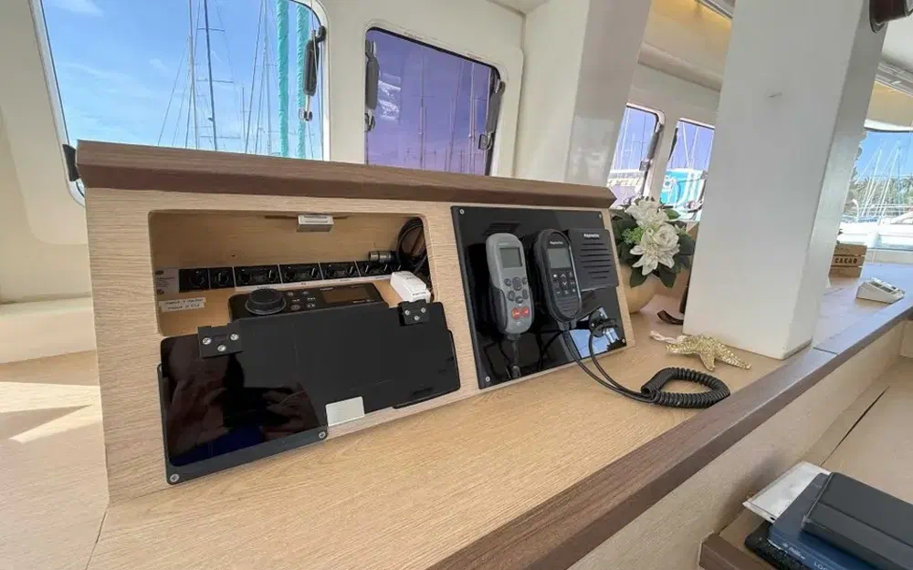 slider 17 Lagoon 560