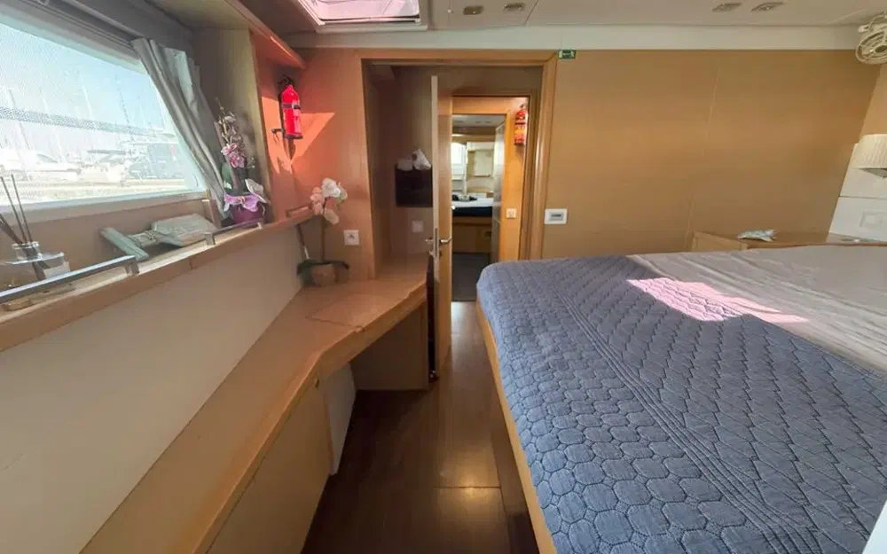 slider 21 Lagoon 560