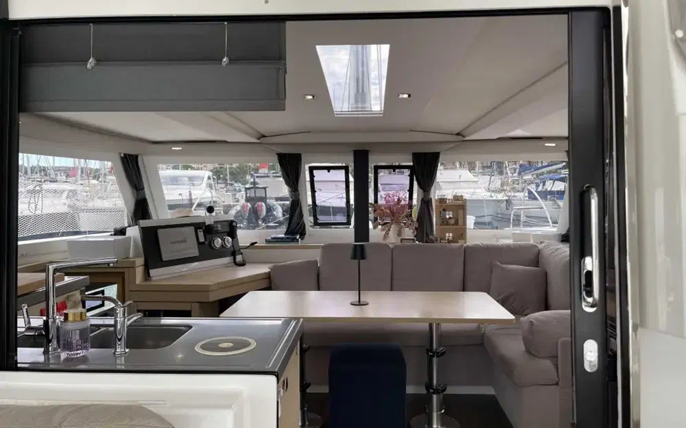 slider 11 Fountaine Pajot Lucia 40