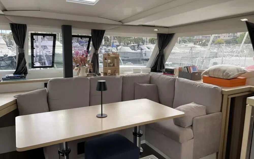 slider 12 Fountaine Pajot Lucia 40