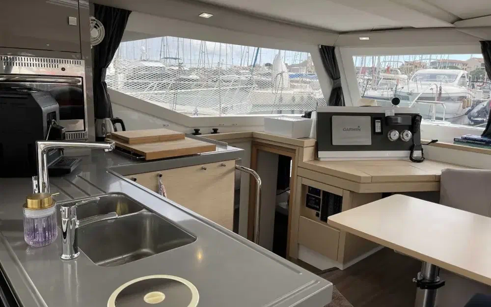 slider 13 Fountaine Pajot Lucia 40